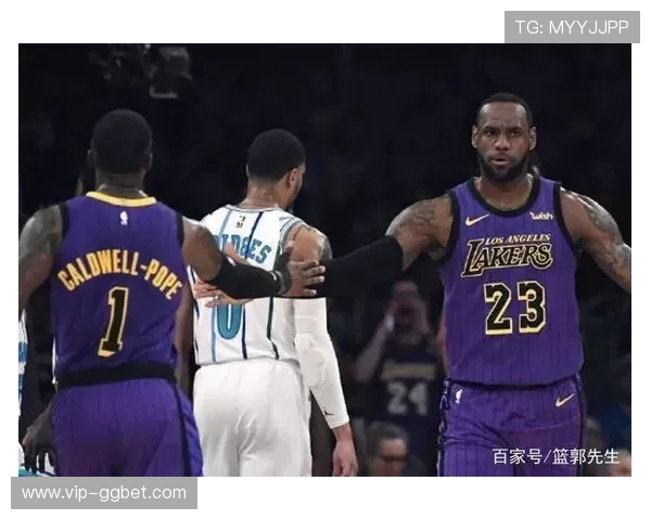 深圳92比83逆转青岛 史密斯末节发挥稳定局势 深圳92比83逆转青岛 史密斯末节发挥稳定局势